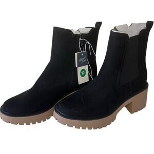 NWT Universal Thread Crispin Black Chelsea Boots Womens 10